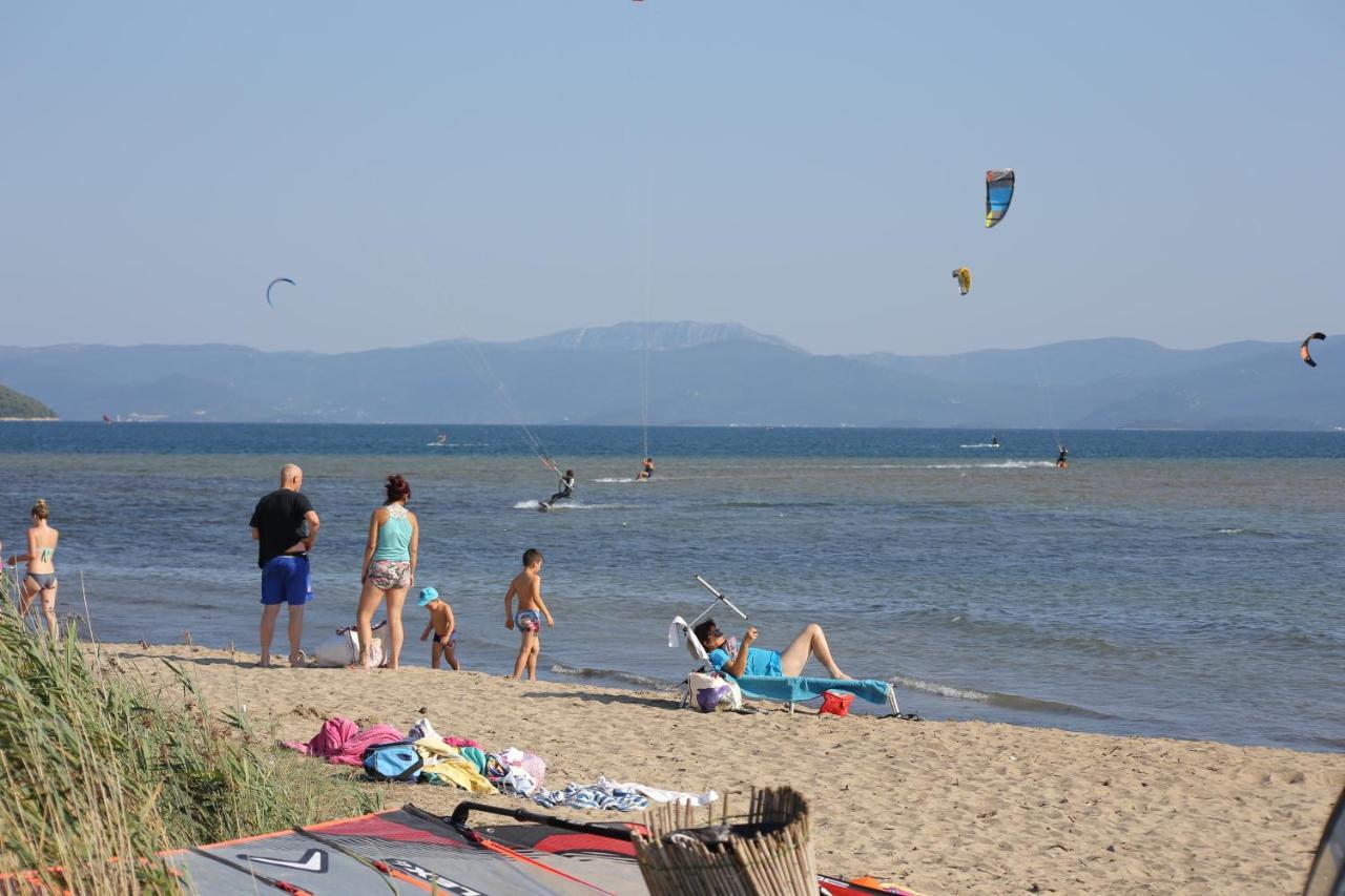 Apartments By The Sea Blace, Neretva Delta - Usce Neretve - 16068 Buitenkant foto